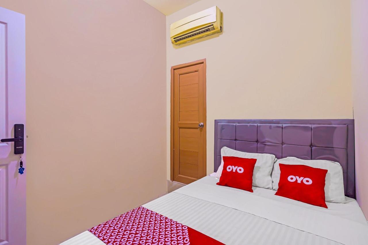 Oyo 92687 Alnindo Makaliwe Hotel Jakarta Buitenkant foto